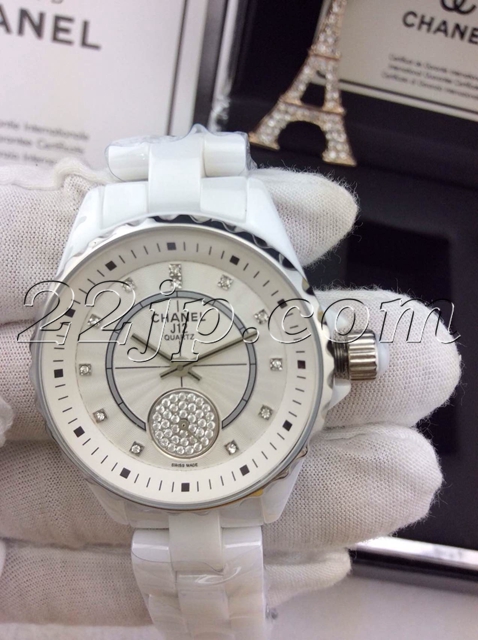 シャネル時計背面デザイン